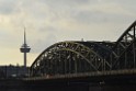 PSpringt kein Suizid Brueckenspringer Koeln Hohenzollernbruecke P152